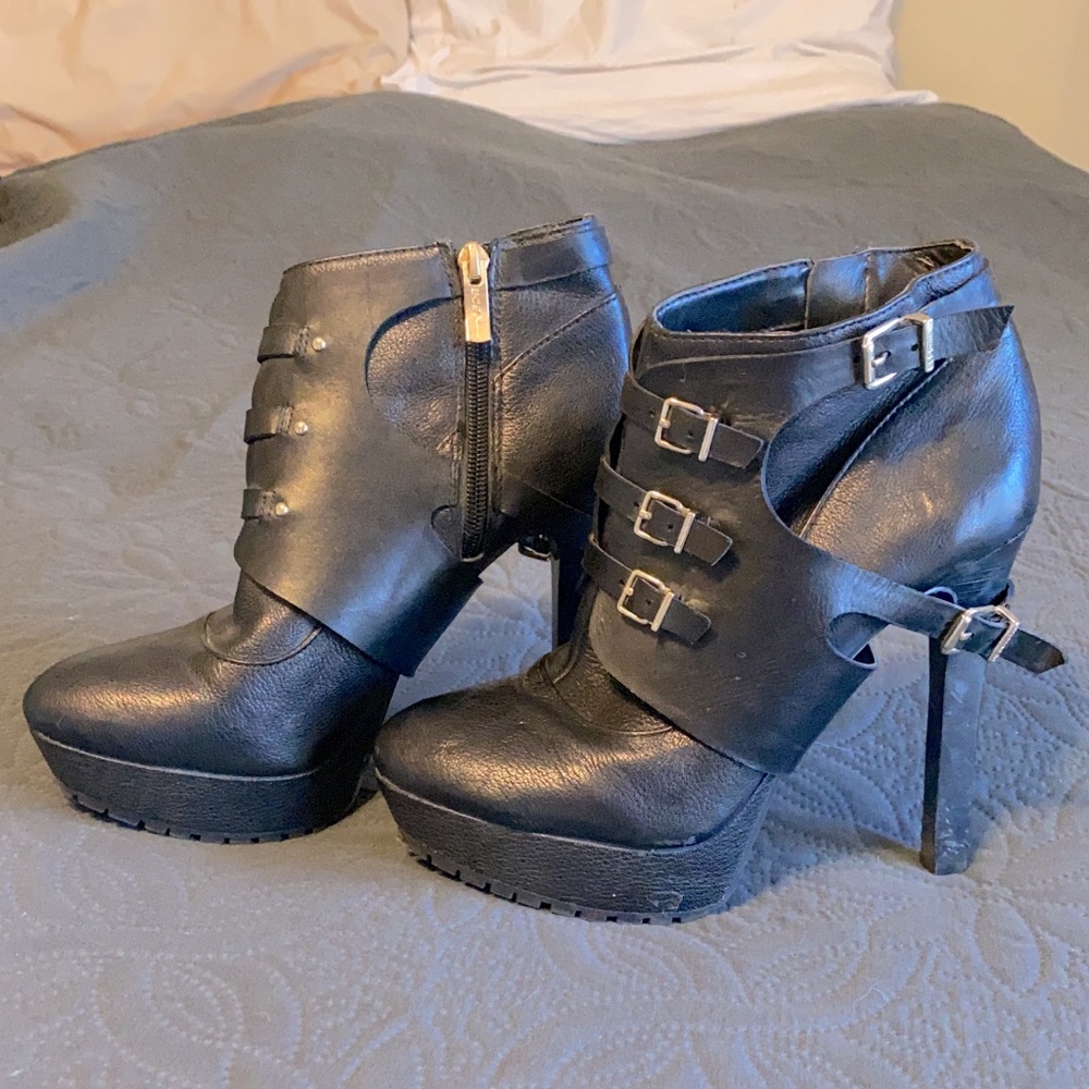 BCBG Heeled booties